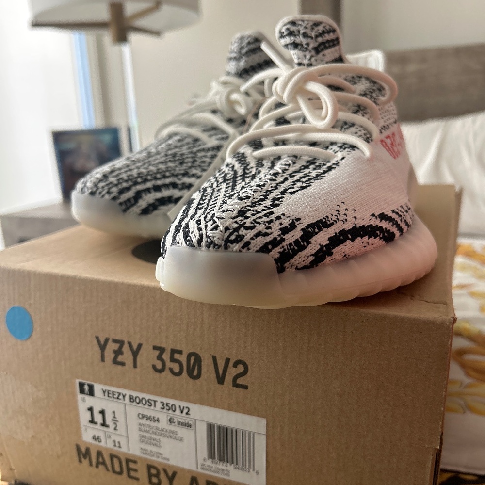 YEEZY BOOST 350 V2 zebra